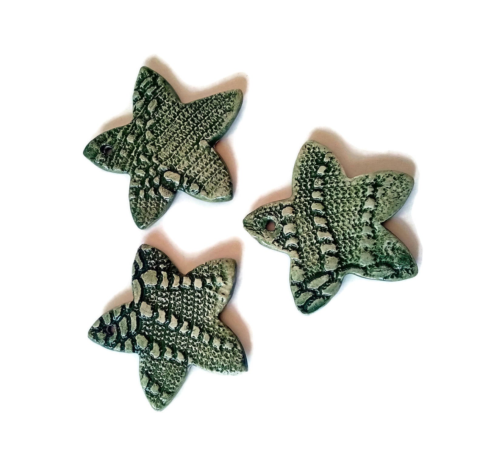 3Pcs Handmade Ceramic Green Star Shaped Ornament, Christmas Tree Ornaments, Clay Wall Hanging , Antique Look Designer Wall Art, Lace Texture - Ceramica Ana Rafael