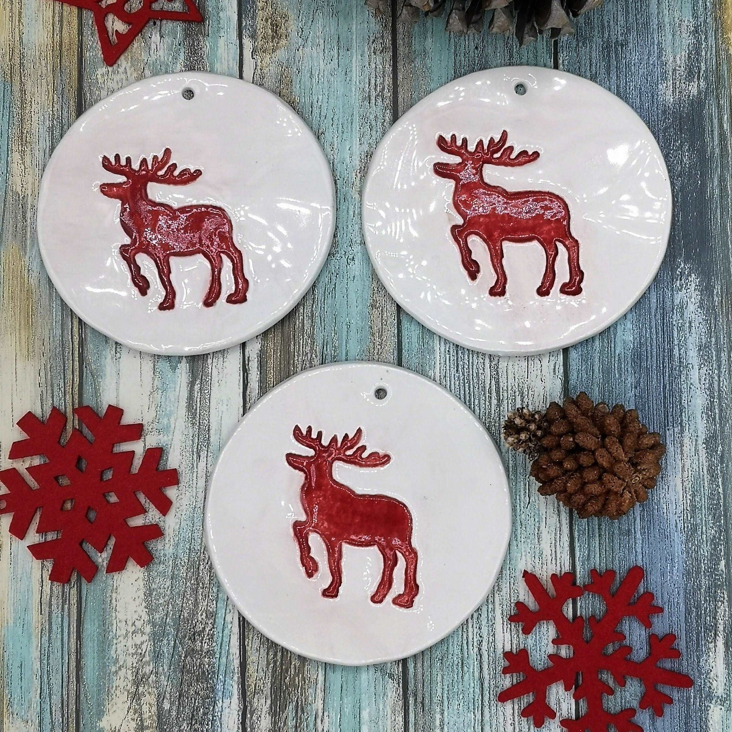 1Pc Handmade Ceramic Reindeer Ornaments For Wall Decor, Christmas Tree Red and White Ornaments, Pottery Wall Hanging For Winter Decoration