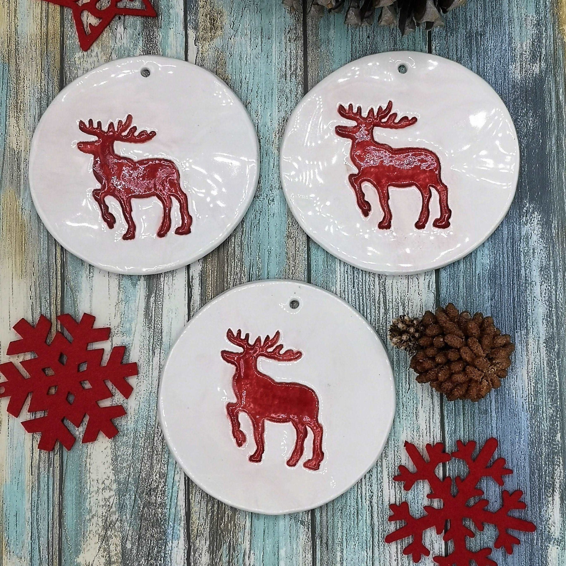 1Pc Handmade Ceramic Reindeer Ornaments For Wall Decor, Christmas Tree Red and White Ornaments, Pottery Wall Hanging For Winter Decoration