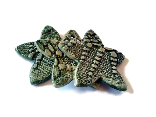3Pcs Handmade Ceramic Green Star Shaped Ornament, Christmas Tree Ornaments, Clay Wall Hanging , Antique Look Designer Wall Art, Lace Texture - Ceramica Ana Rafael