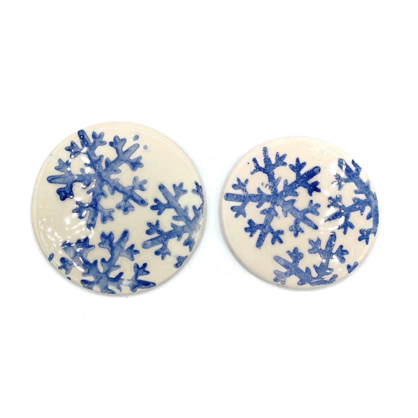 1Pc Handmade Ceramic Coaster Round with Hand-Painted Blue Snowflakes and Cork Backing - Durable and Stylish Christmas Home Decor Accessory