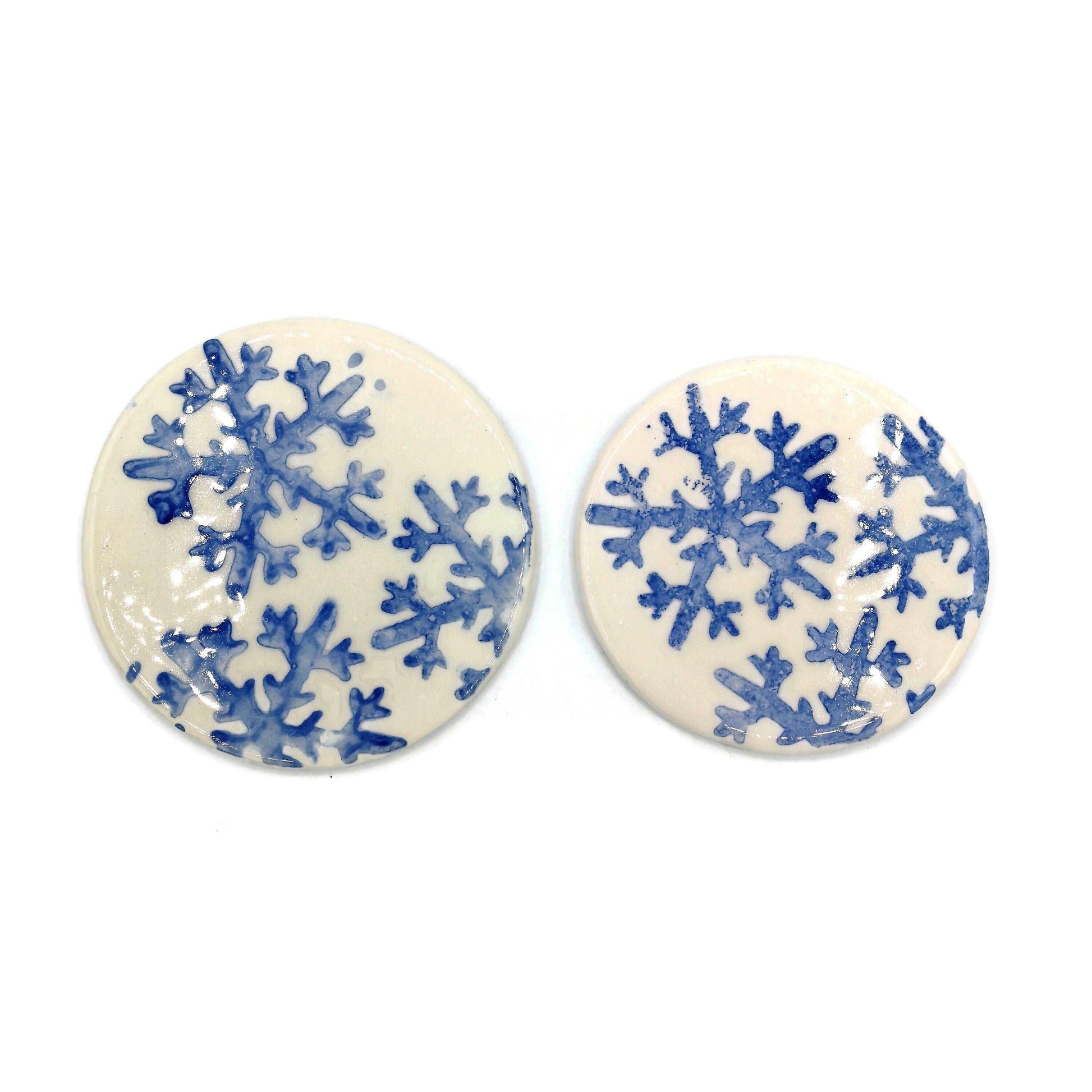 1Pc Handmade Ceramic Coaster Round with Hand-Painted Blue Snowflakes and Cork Backing - Durable and Stylish Christmas Home Decor Accessory