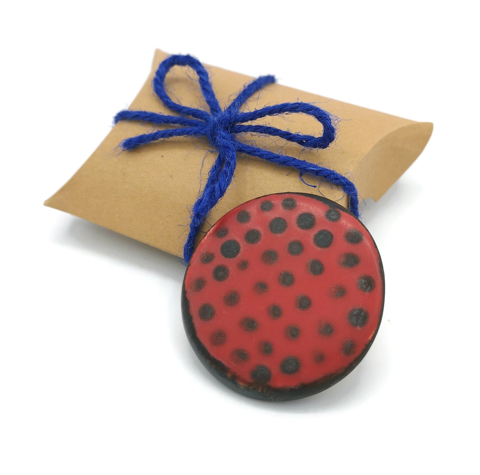 Red & Black Handmade Ceramic Brooch Pin For Woman, Round Clay Brooch For Her, Scarf Broach Pin, Jewelry Mothers Day Gift From Daughter - Ceramica Ana Rafael