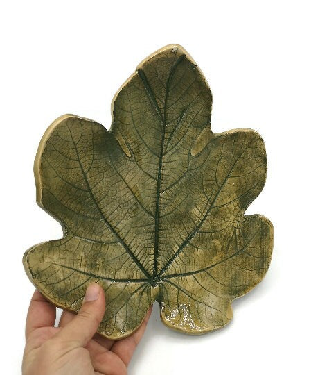 GREEN LEAF BOWL, Dining Room Decor, Mediterranean Decor, Trinket Bowl For Keys, Housewarming Gift First Home - Ceramica Ana Rafael
