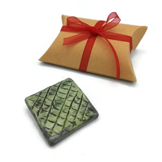 Ceramic Jewelry Brooch Pin, Mothers Day Gift For Grandma, Clay Broach Pin Mom Birthday Gift From Daughter Best Sellers Easter Basket Stuffer - Ceramica Ana Rafael