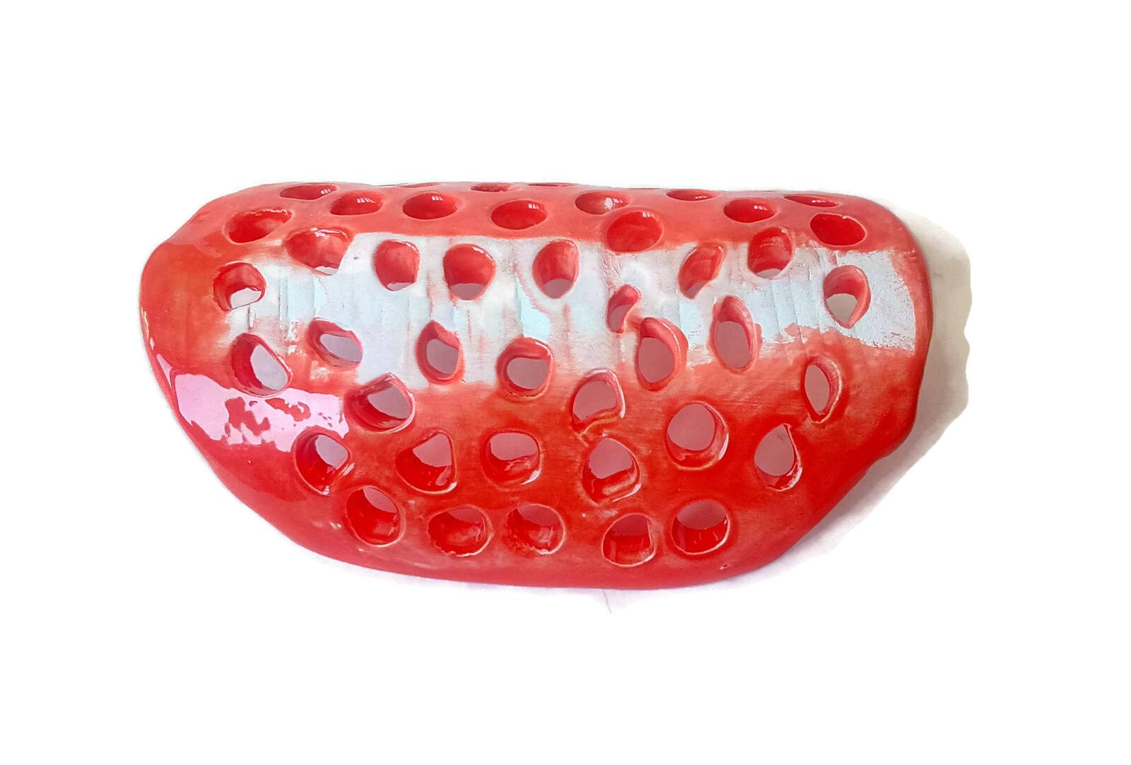 Handade Ceramic Draining Soap Holder With Holes and Organic Shape, Sponge Holder, Eco Friendly Shampoo Bar Dish Best Sustainable Gifts - Ceramica Ana Rafael