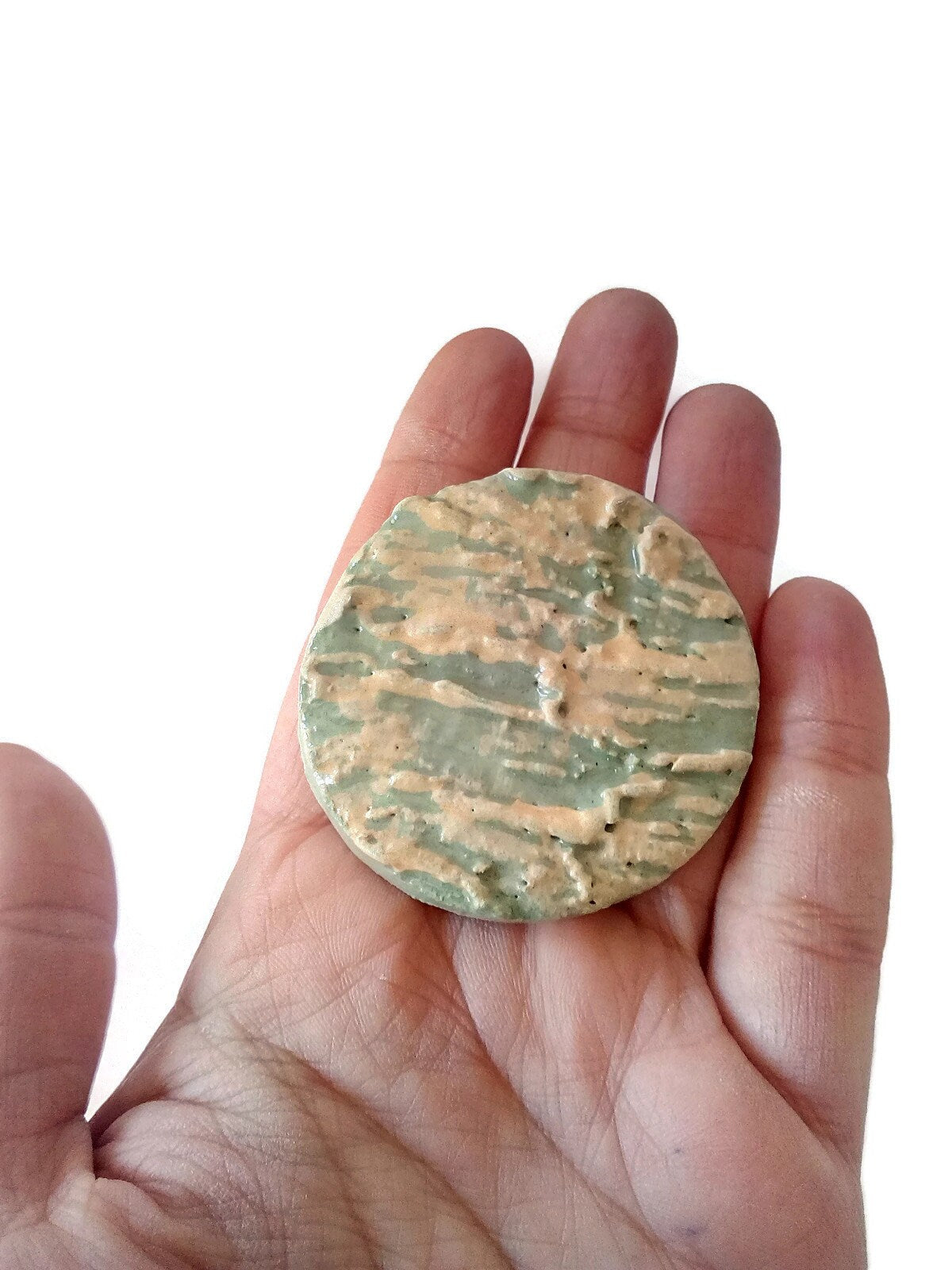 SOPHISTICATED BROOCH, SMALL Brooch, Round Shape Ceramic Brooch For Women With Vintege Look, Elegant Brooch Gifts For Mom - Ceramica Ana Rafael