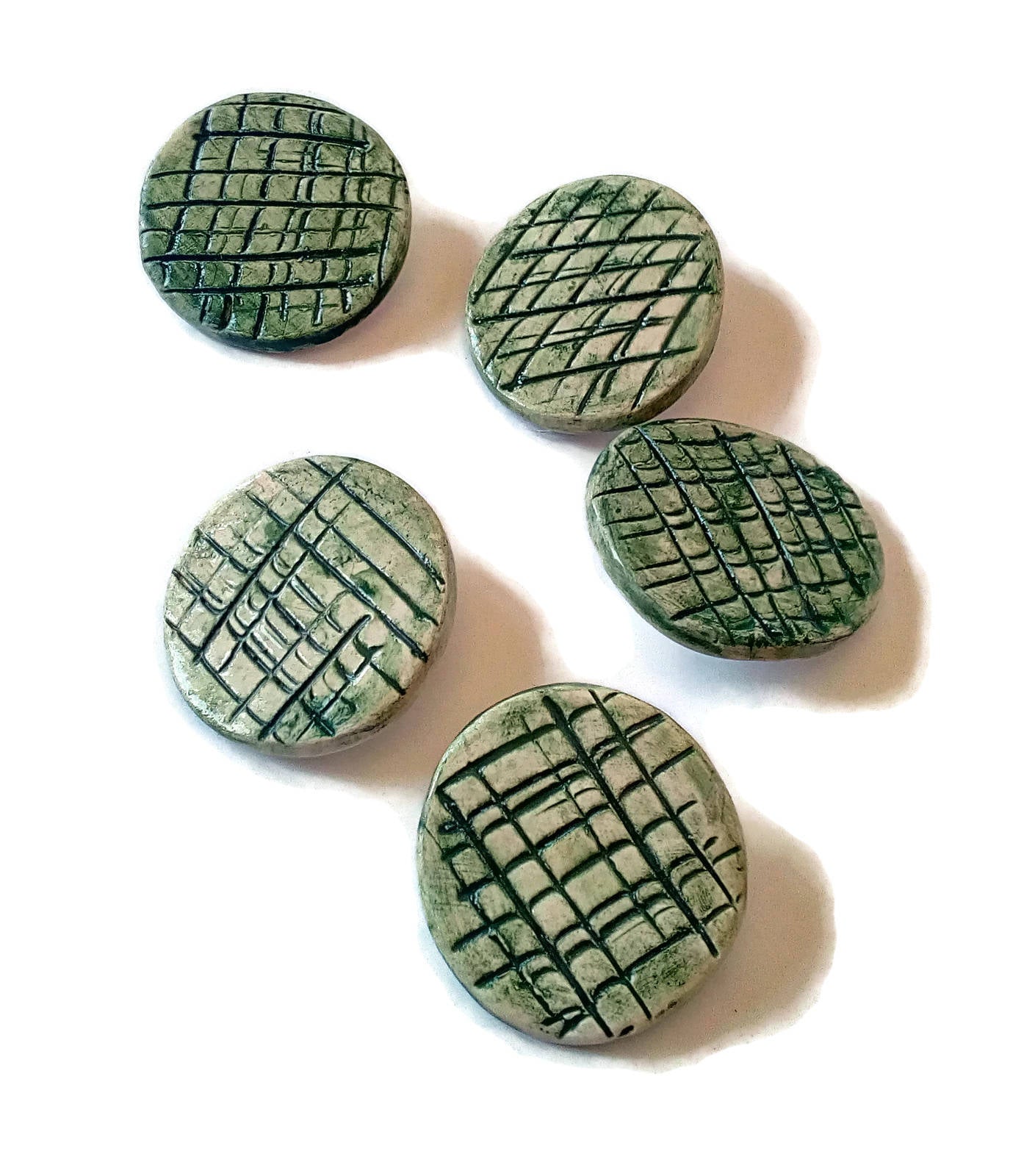 Handmade Ceramic Green Textured Brooch For Women, Round Shaped Clothing Brooch For Her, Lapel Pin Gift For Him, 9th Anniversary Gift Idea - Ceramica Ana Rafael