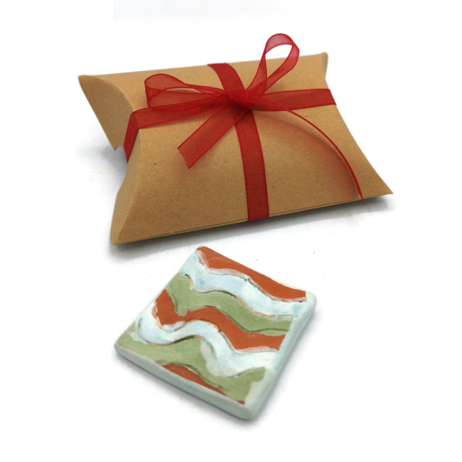 Handmade Ceramic Brooch For Women 9th Anniversary Gifts, Hand Painted Square Shaped Brooch For Mom Birthday Gift, 50th birthday gift - Ceramica Ana Rafael