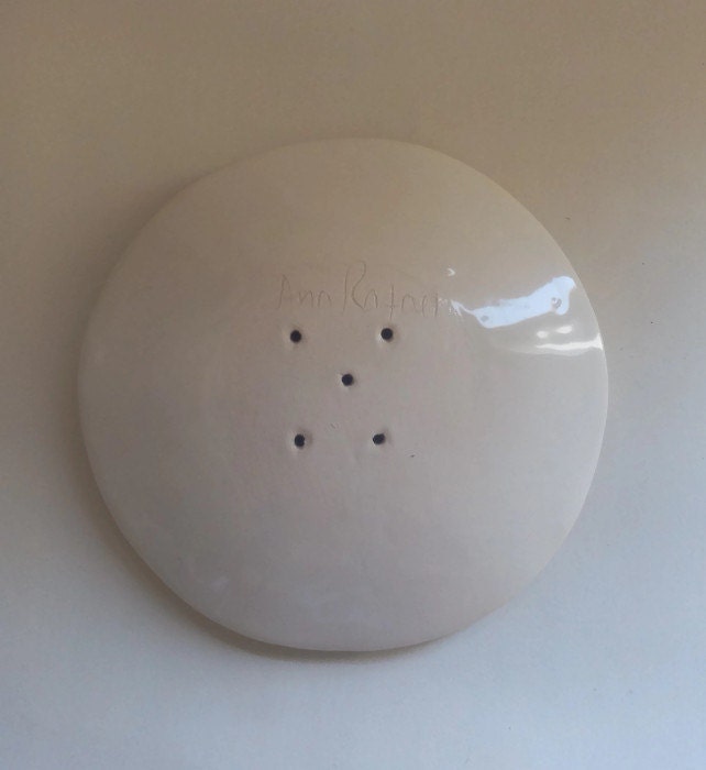 Seashell Draining Ceramic Soap Dish With Drain Holes, Zero Waste Bathroom Accessories, Clay Soap Saver, Soap Bar Holder - Ceramica Ana Rafael