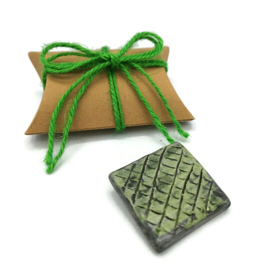 Ceramic Jewelry Brooch Pin, Mothers Day Gift For Grandma, Clay Broach Pin Mom Birthday Gift From Daughter Best Sellers Easter Basket Stuffer - Ceramica Ana Rafael