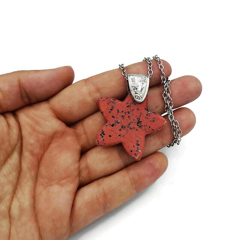 Short Aesthetic Red Star Choker Necklace For Women, Small Sparkly Star Necklace, Mothers Day Gift from Daughter, Unique Gifts For Everyday Use - Ceramica Ana Rafael