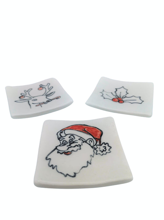 1Pc Handmade Ceramic Trinket Dish With Hand Painted Santa Claus, Holly or Reindeer, Candle Holder, Square Clay Ring Holder Best Gift For Her - Ceramica Ana Rafael