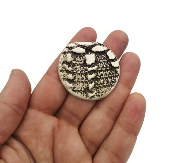 1Pc 35/45mm Handmade Ceramic Textured Necklace Pendant For Jewelry Making, Large Circle Modern Clay Charms Round Shape, Vintage Lace Texture - Ceramica Ana Rafael
