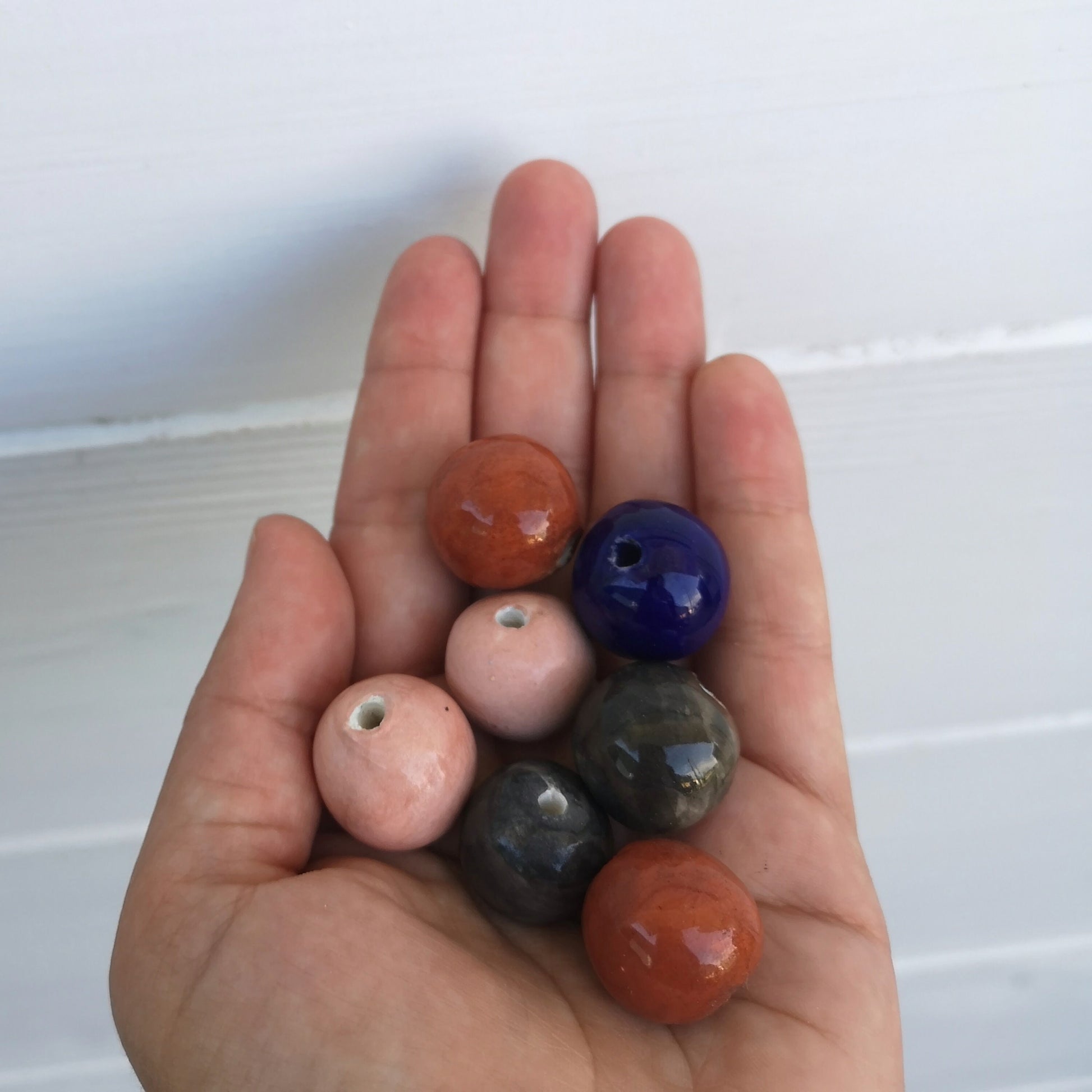 CLAY BEADS, Handmade Ceramic Bubblegum Beads For Jewelry Making, Set Of 7 Mixed Craft Beads Decorative Round Colorful Beads - Ceramica Ana Rafael