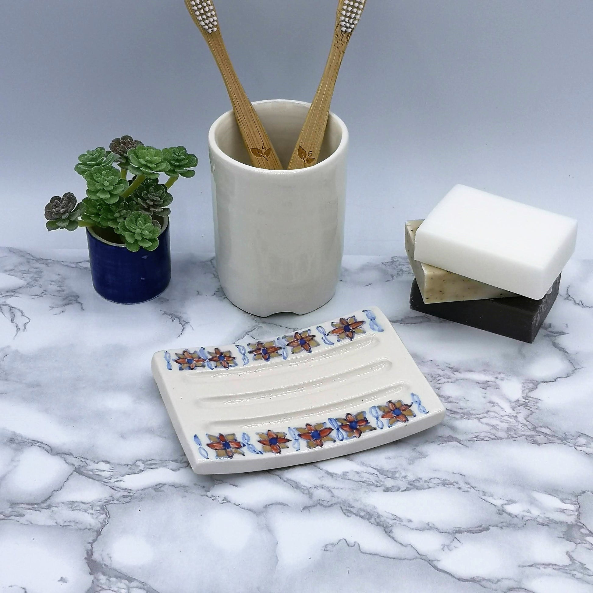 Floral Soap Bar Holder with drain, ceramic soap dish rectangular, sustainable gifts for men, eco friendly products - Ceramica Ana Rafael