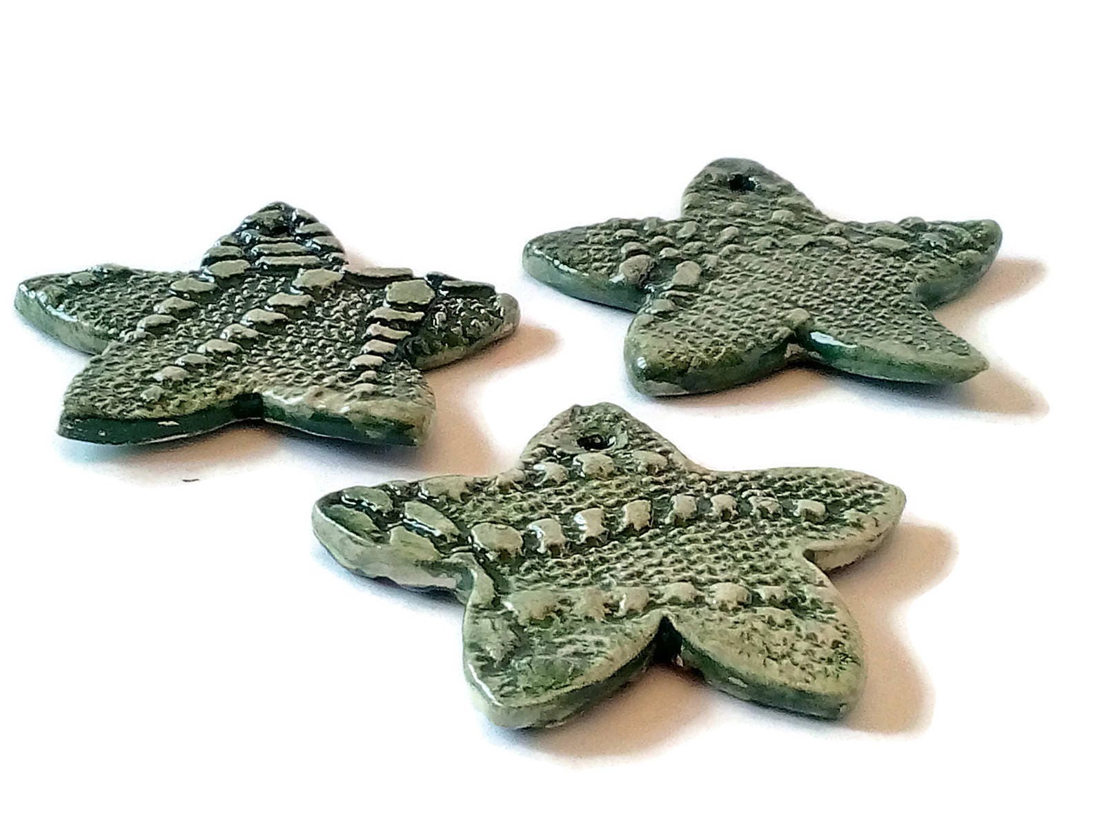 3Pcs Handmade Ceramic Green Star Shaped Ornament, Christmas Tree Ornaments, Clay Wall Hanging , Antique Look Designer Wall Art, Lace Texture - Ceramica Ana Rafael