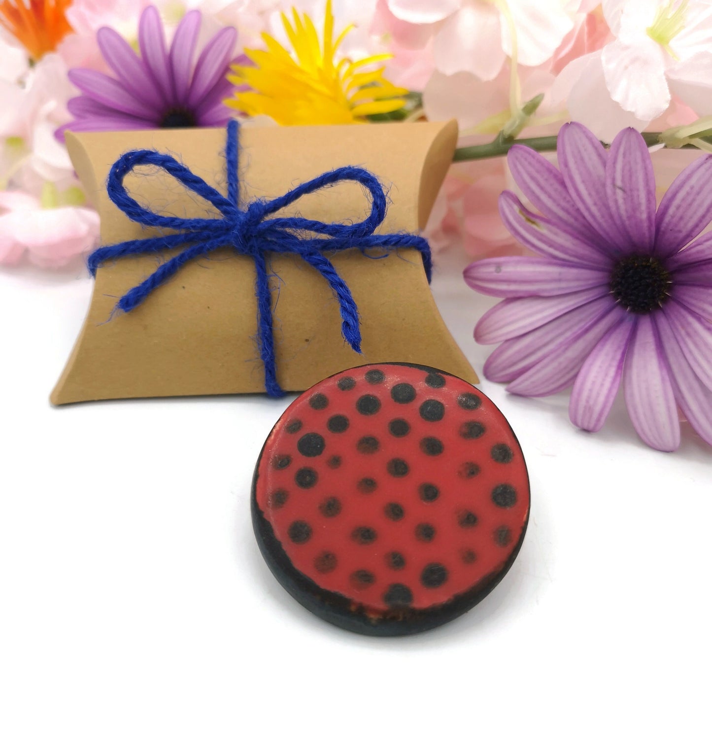 Red & Black Handmade Ceramic Brooch Pin For Woman, Round Clay Brooch For Her, Scarf Broach Pin, Jewelry Mothers Day Gift From Daughter - Ceramica Ana Rafael
