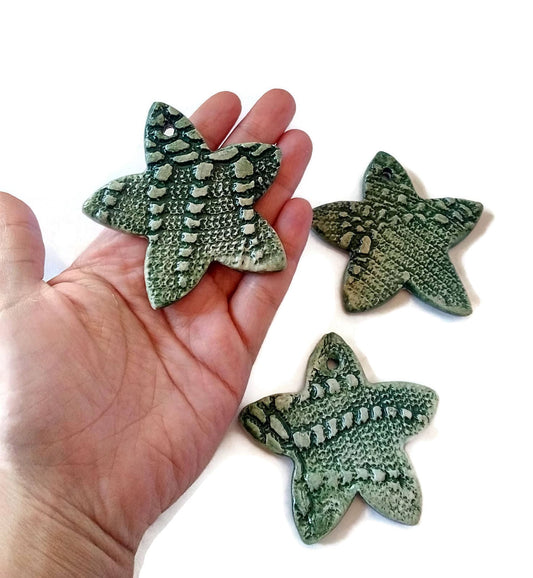 3Pcs Handmade Ceramic Green Star Shaped Ornament, Christmas Tree Ornaments, Clay Wall Hanging , Antique Look Designer Wall Art, Lace Texture - Ceramica Ana Rafael