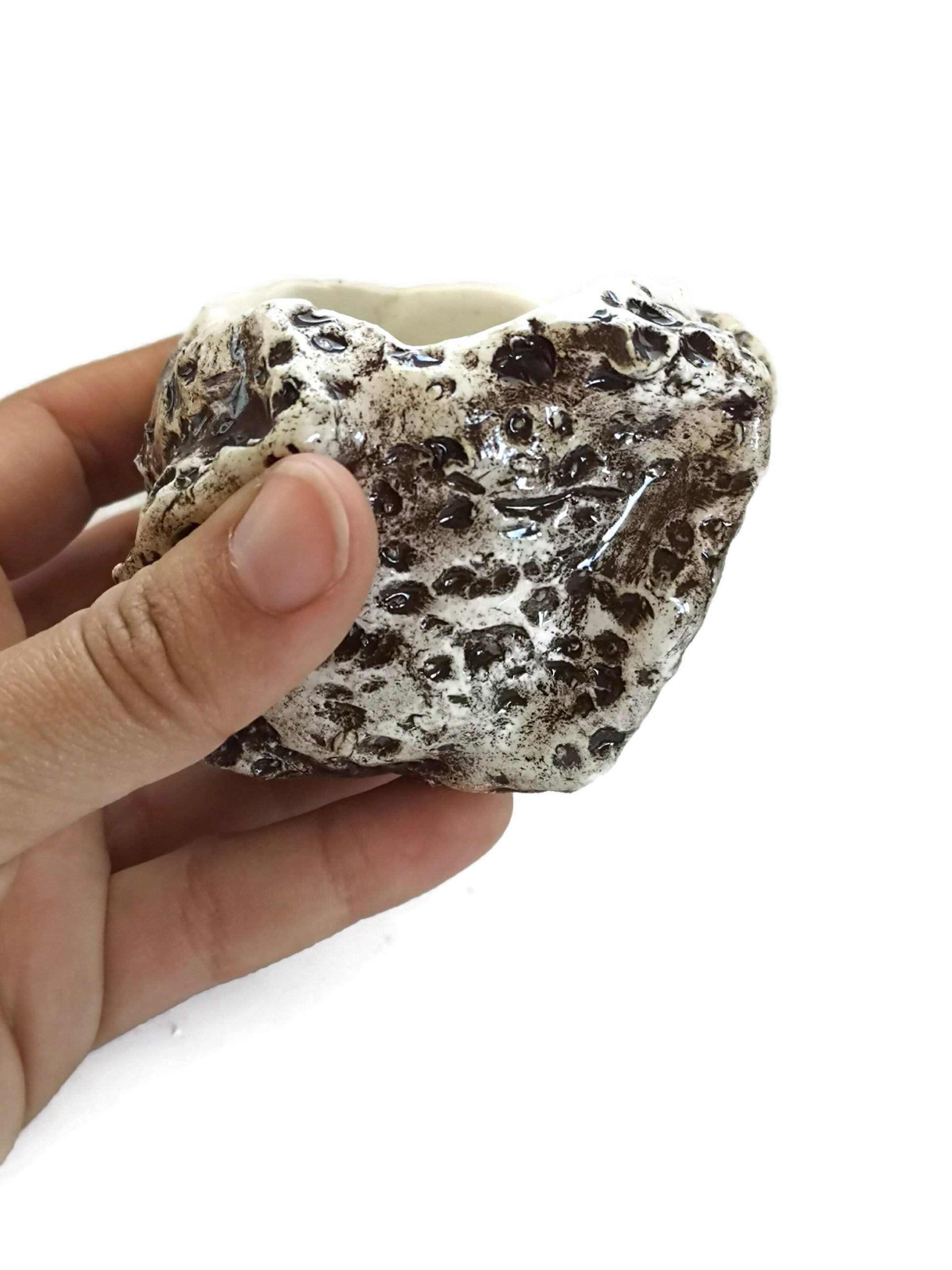 SMALL SUCCULENT POT, Ceramic Cute Vase, Modern Sculptural Textured Cactus Planter For Farmhouse Decor Neutral Small Gifts - Ceramica Ana Rafael