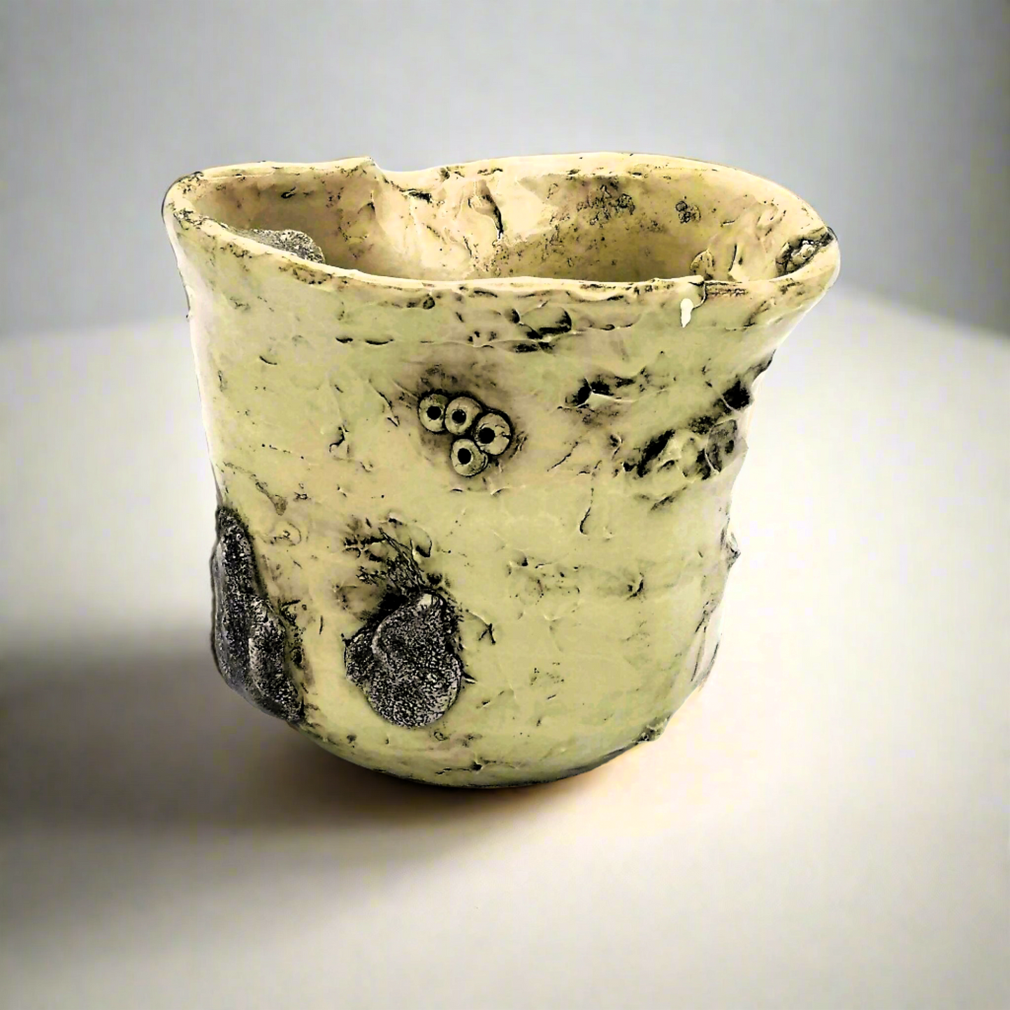 Handgefertigte Keramikvase, skulpturale Vase, Stranddekoration, Muschelkeramik-Ikebana-Vase, ästhetische Dekorationsobjekte, Meereswellenvase