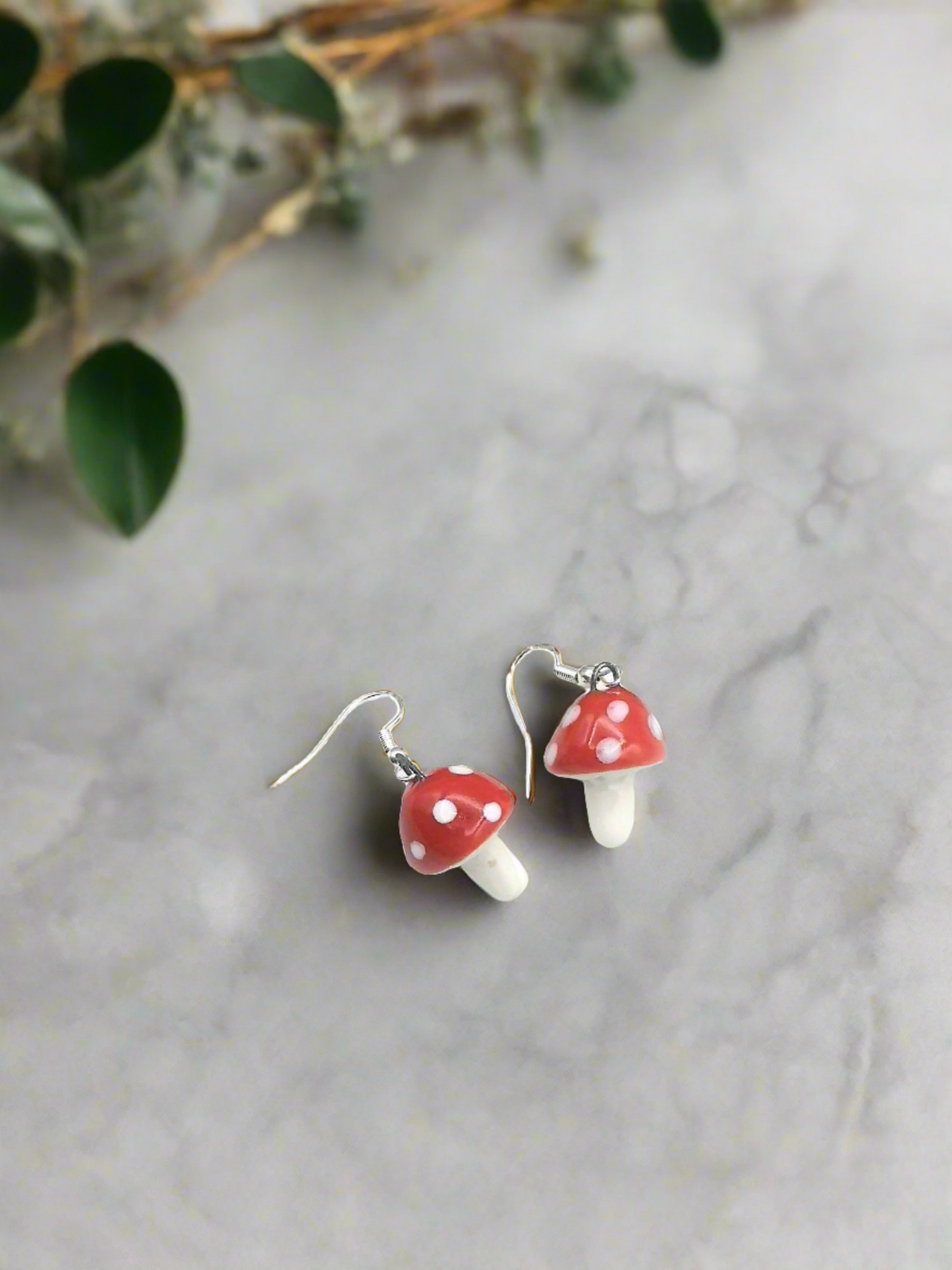 Pendientes de setas rojas de cerámica hechos a mano para mujeres, regalo de joyería artesanal Cottagecore para ella, los mejores pendientes colgantes lindos de plata de ley boho