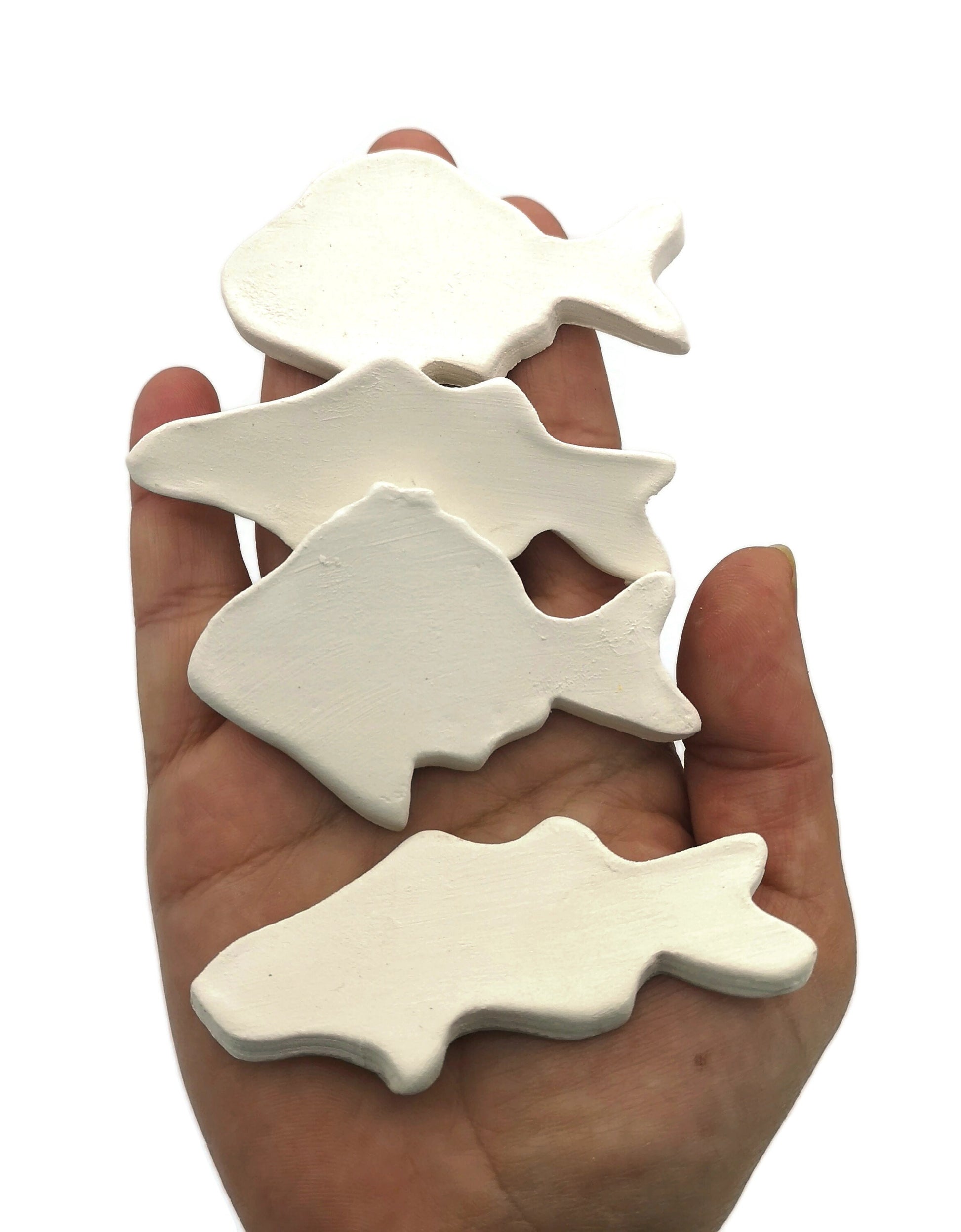 4Pc 70/80mm Handmade Ceramic Bisque Fish Plaque Ready To Paint, Unpainted Diy Blank Miniature Fish, U Paint Ceramics, Most Sold Items - Ceramica Ana Rafael