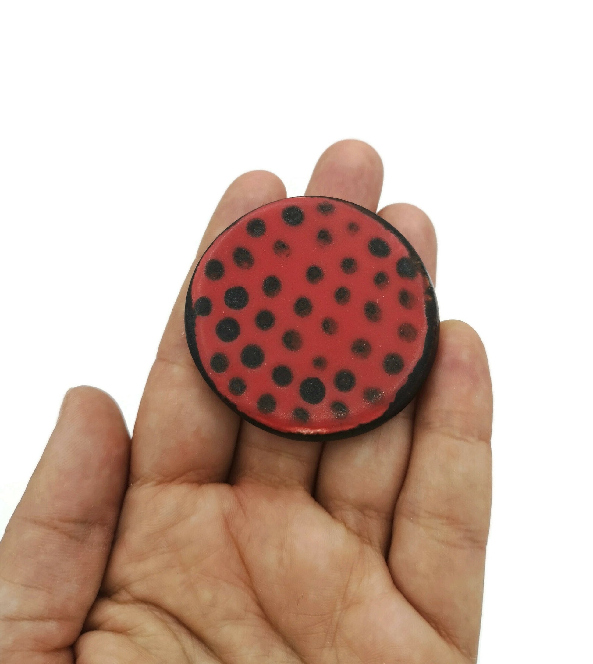 Red & Black Handmade Ceramic Brooch Pin For Woman, Round Clay Brooch For Her, Scarf Broach Pin, Jewelry Mothers Day Gift From Daughter - Ceramica Ana Rafael