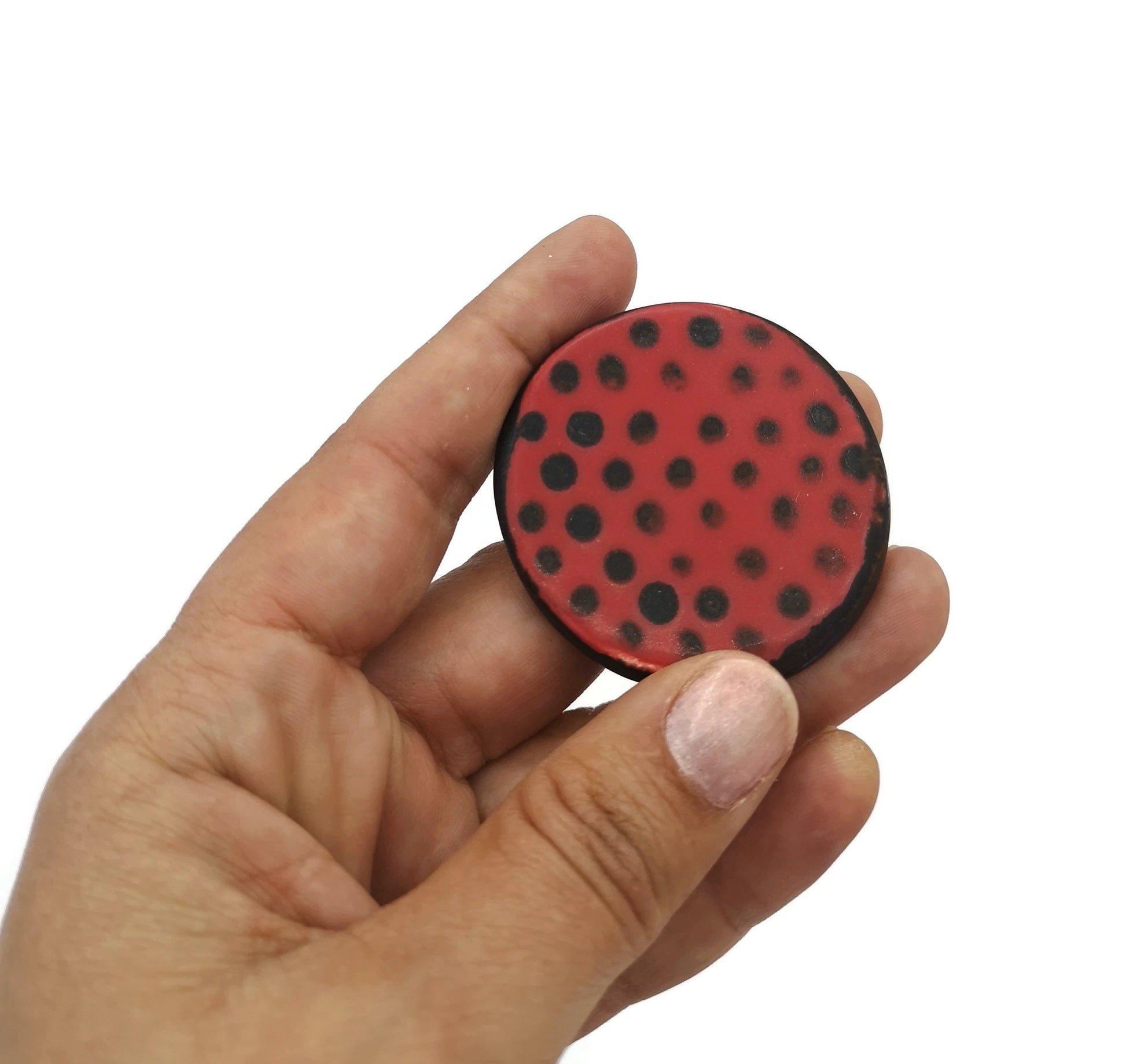 Red & Black Handmade Ceramic Brooch Pin For Woman, Round Clay Brooch For Her, Scarf Broach Pin, Jewelry Mothers Day Gift From Daughter - Ceramica Ana Rafael