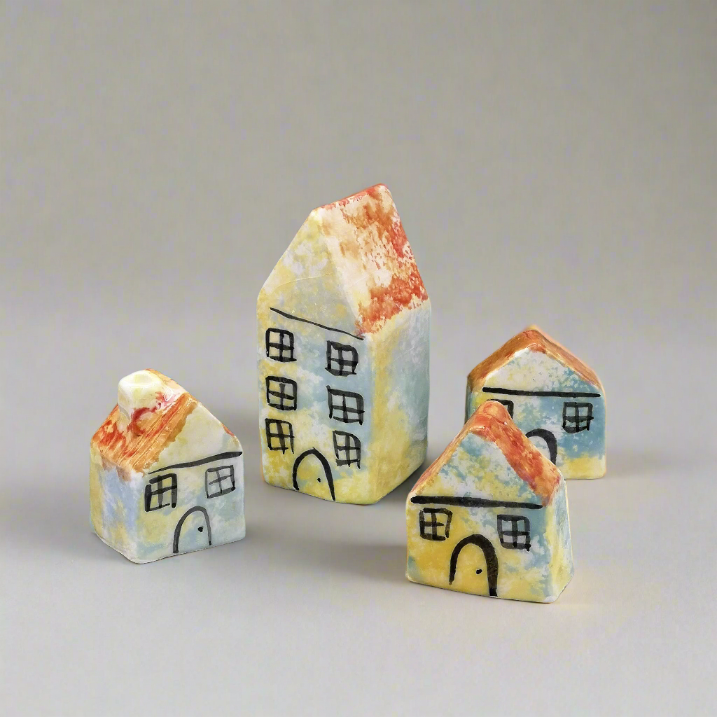 CASA EN MINIATURA, Escultura de ARCILLA, Conjunto de 4 pequeñas casas de cerámica, Regalo del Día del Padre, Regalo de inauguración de la casa Primer hogar