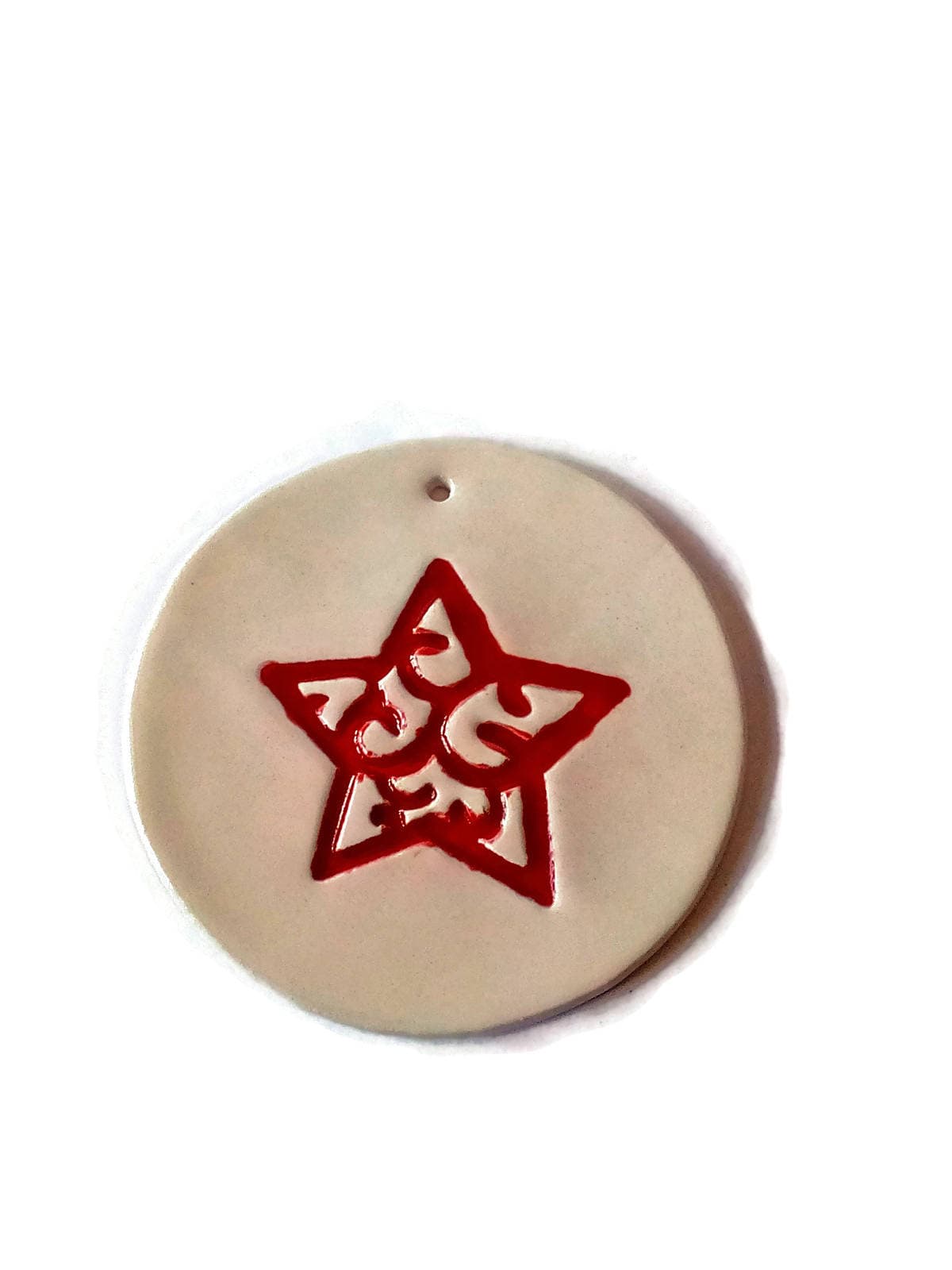 1Pc Red and White Handmade Ceramic Decorative Wall Hanging For Holiday Home Decor, Round Christmas Tree Ornament With Engraved Star - Ceramica Ana Rafael