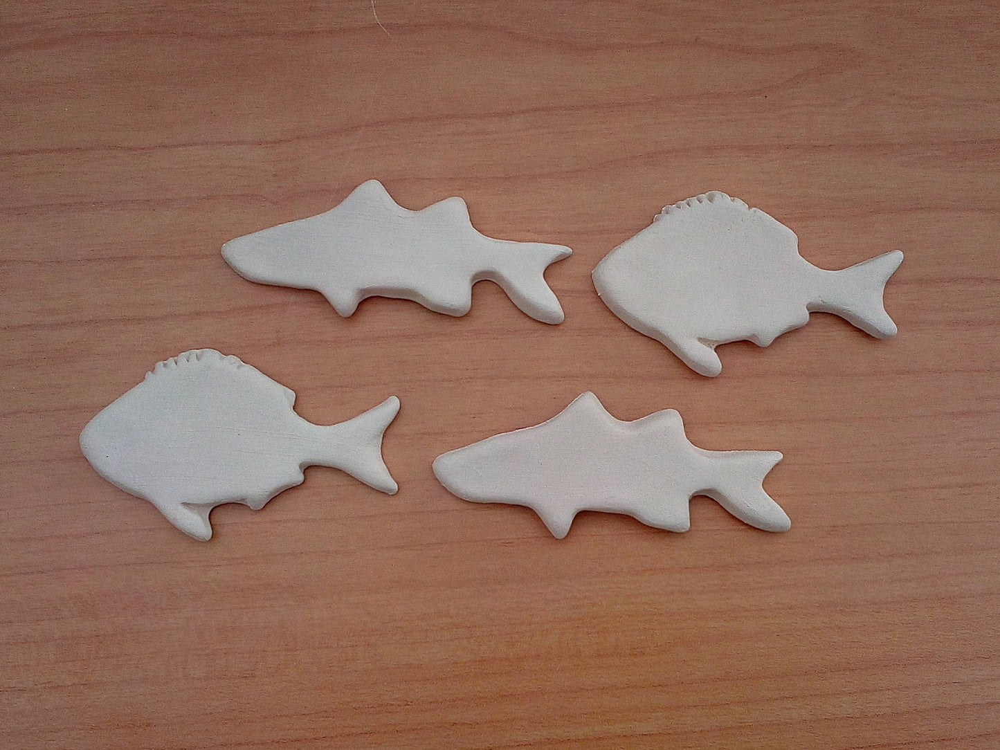 4Pc 70/80mm Handmade Ceramic Bisque Fish Plaque Ready To Paint, Unpainted Diy Blank Miniature Fish, U Paint Ceramics, Most Sold Items - Ceramica Ana Rafael