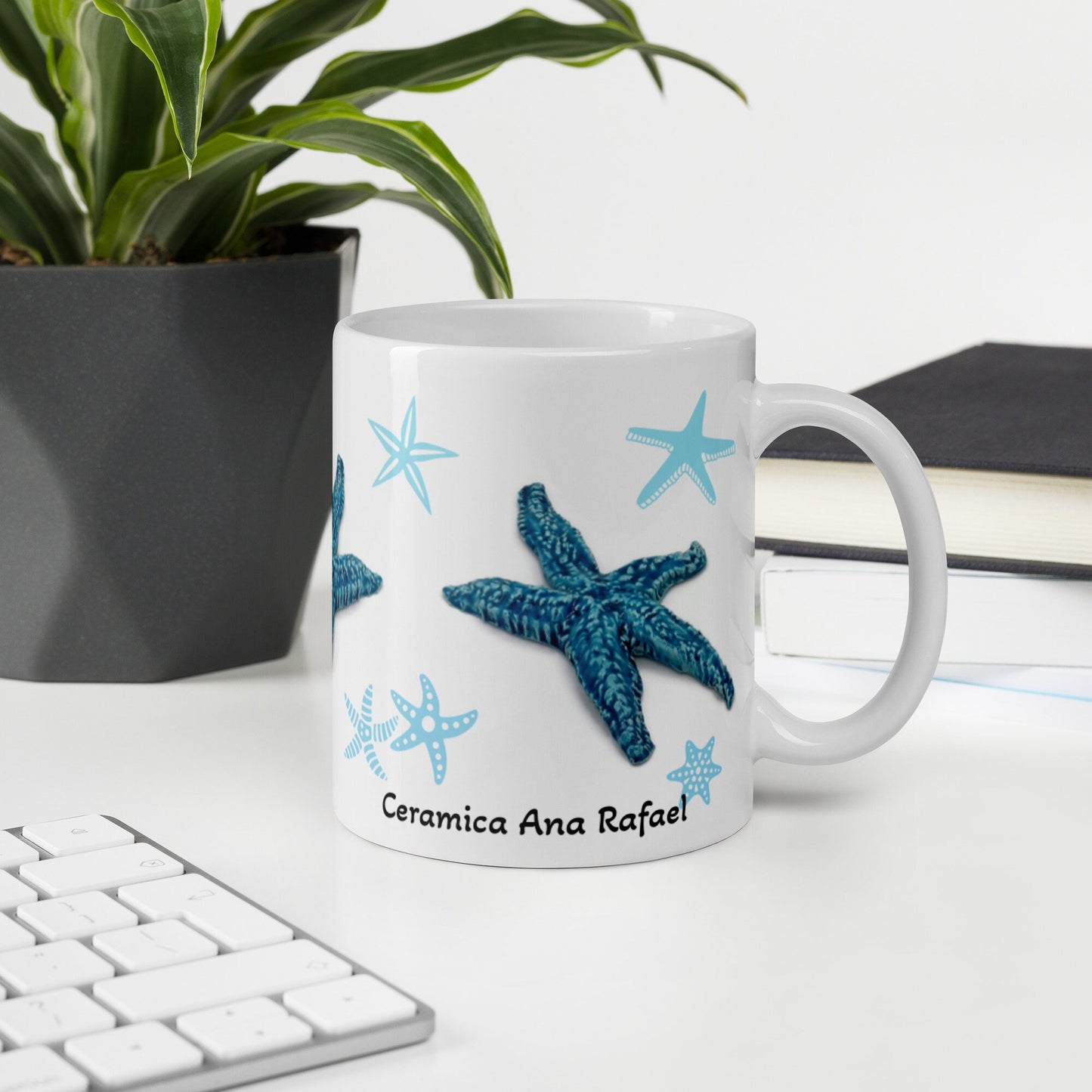 Taza de cerámica hecha a mano azul con decoración de estrella de mar, taza de café grande de 11 oz, los mejores regalos de cumpleaños tropicales para los amantes del mar