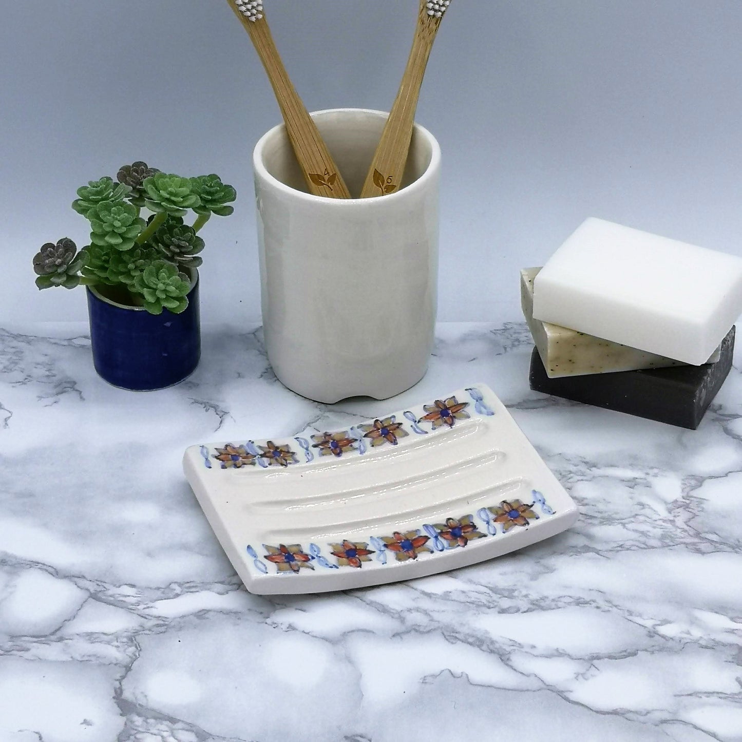 Floral Soap Bar Holder with drain, ceramic soap dish rectangular, sustainable gifts for men, eco friendly products - Ceramica Ana Rafael