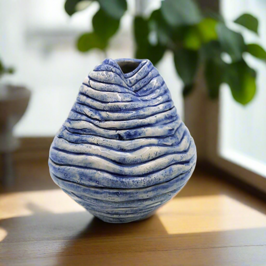 1 Stück blaue handgemachte kleine Keramikvase unregelmäßig geformte Keramik abstrakte Skulptur Keramikgefäß Bestseller Mutter Geburtstagsgeschenk von Tochter