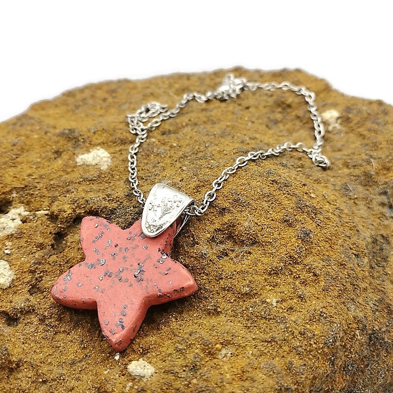 Short Aesthetic Red Star Choker Necklace For Women, Small Sparkly Star Necklace, Mothers Day Gift from Daughter, Unique Gifts For Everyday Use - Ceramica Ana Rafael