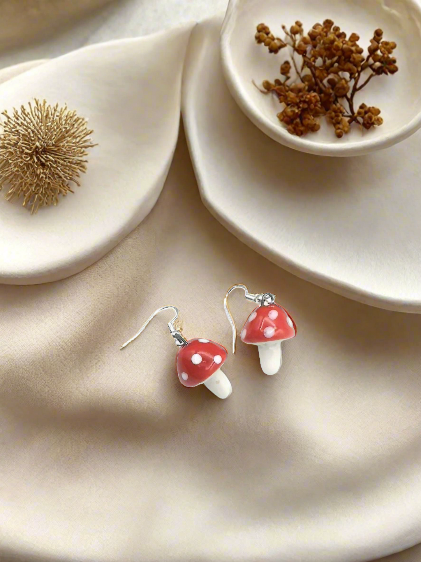 Handgefertigte rote Pilz-Ohrringe aus Keramik für Frauen, handgefertigter Cottagecore-Schmuck, Geschenk für sie, beste süße Boho-Ohrringe aus Sterlingsilber