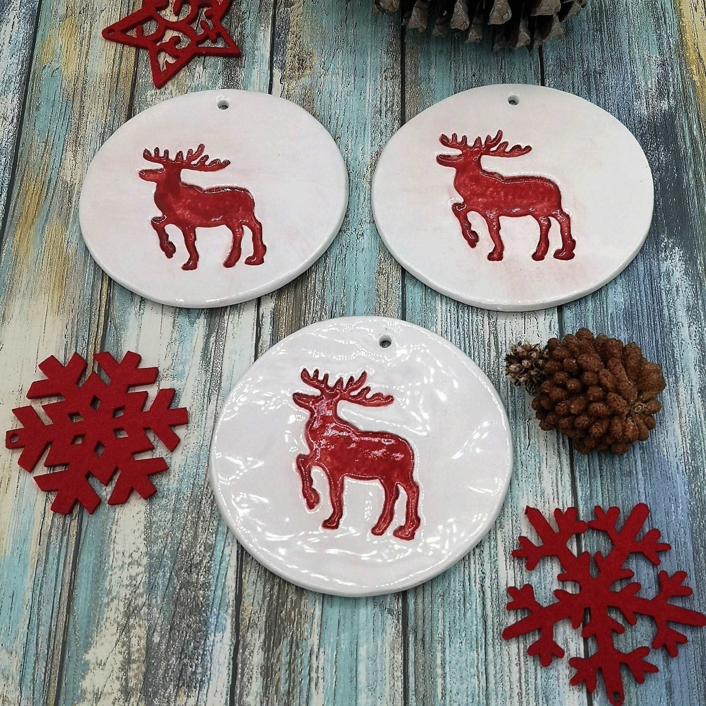 1Pc Handmade Ceramic Reindeer Ornaments For Wall Decor, Christmas Tree Red and White Ornaments, Pottery Wall Hanging For Winter Decoration