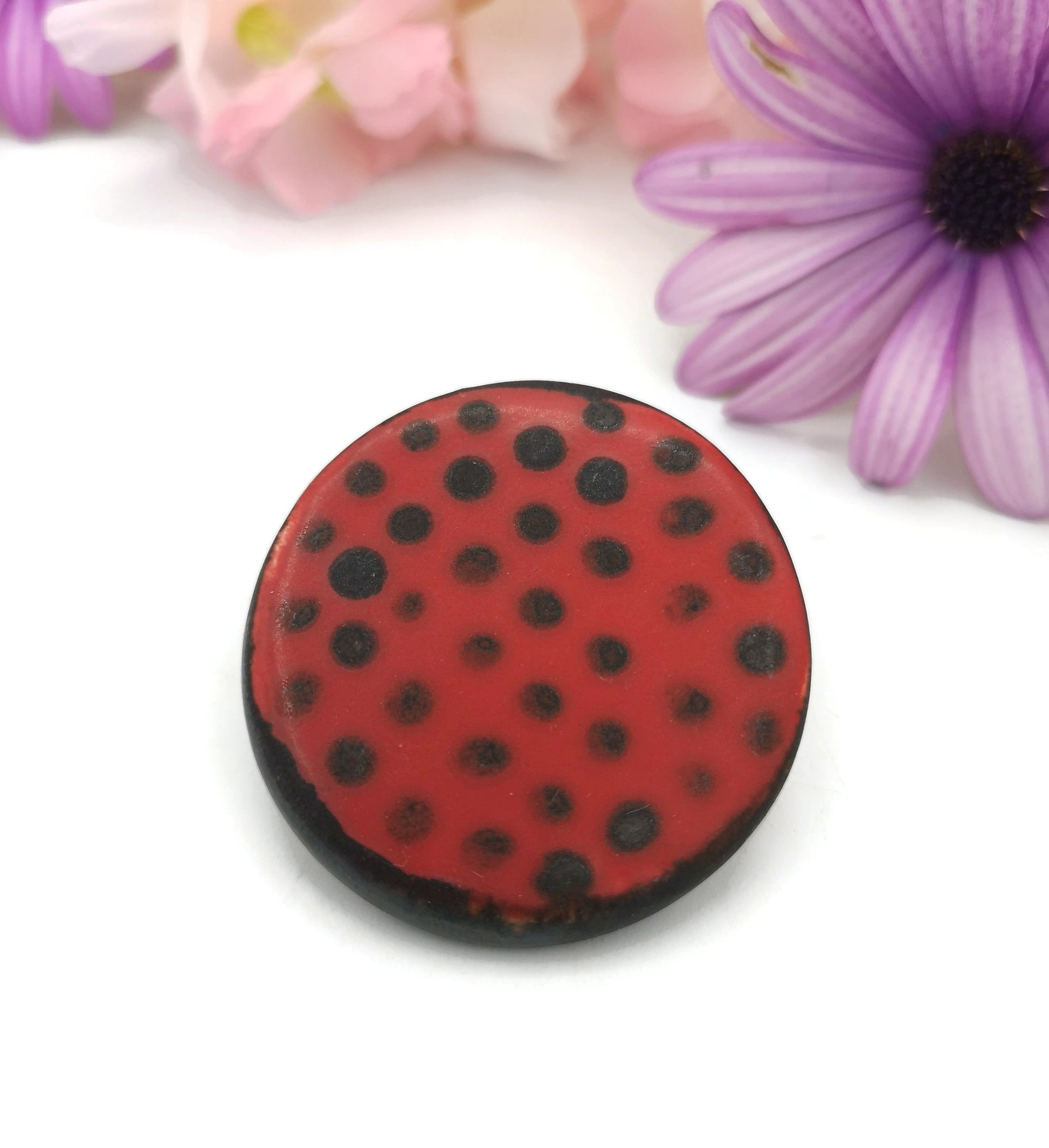 Red & Black Handmade Ceramic Brooch Pin For Woman, Round Clay Brooch For Her, Scarf Broach Pin, Jewelry Mothers Day Gift From Daughter - Ceramica Ana Rafael