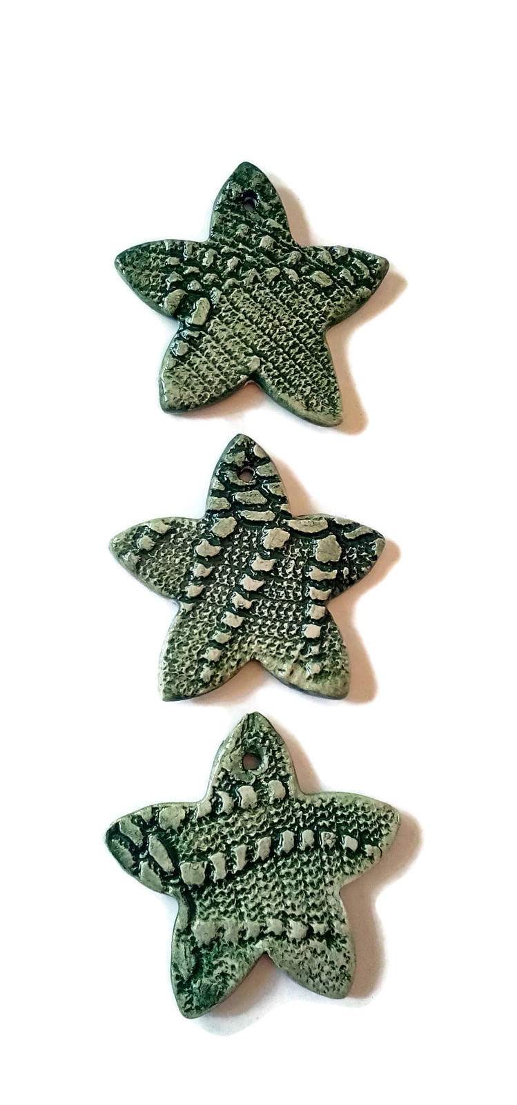 3Pcs Handmade Ceramic Green Star Shaped Ornament, Christmas Tree Ornaments, Clay Wall Hanging , Antique Look Designer Wall Art, Lace Texture - Ceramica Ana Rafael